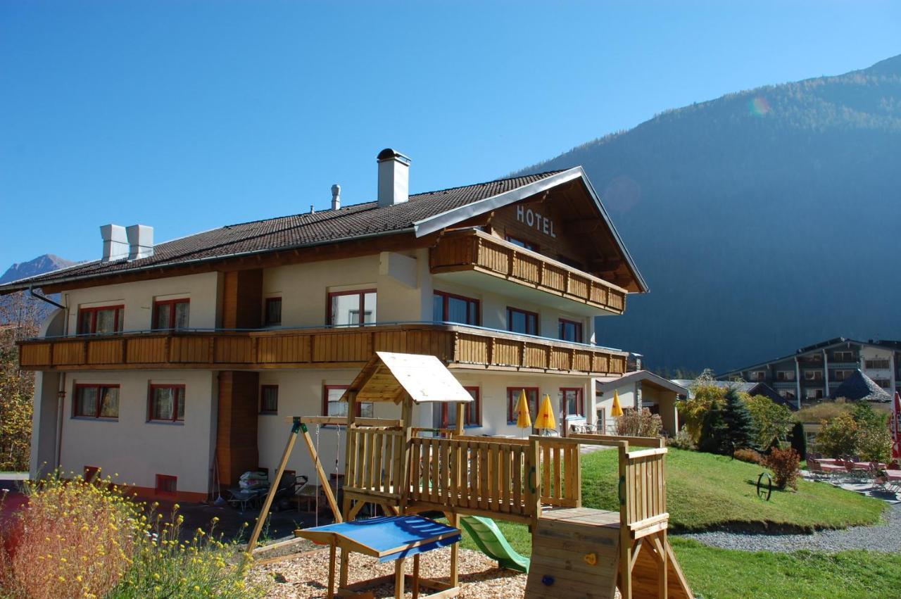 Hotel Panorama Elbigenalp Exterior photo